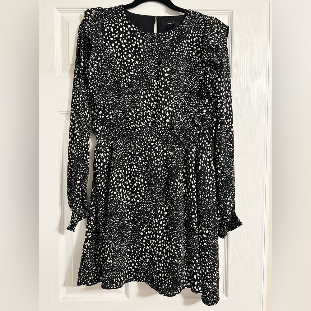 Forever 21 Black and White Long Sleeve Mini Dress
